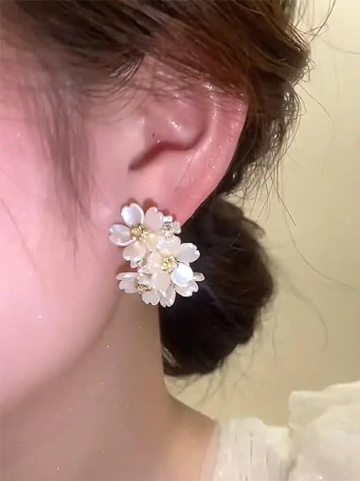 Shining Diva Fashion Latest Sweet Romantic Elegant White Flower Hoop Earrings | Stylish Shell Resin Delicate Pearl Flower Zircon Earrings | Trendy Versatile Jewellery | Light Exquisite Luxury Jewellery(hEt1i)